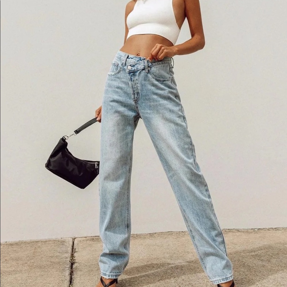 Princess polly asymetric jeans size 2. No flaws
